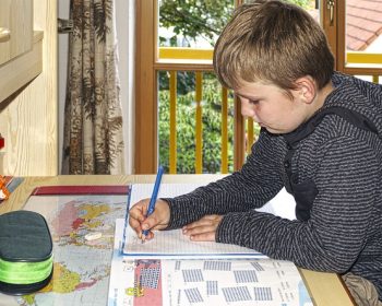 homework-2803933_640